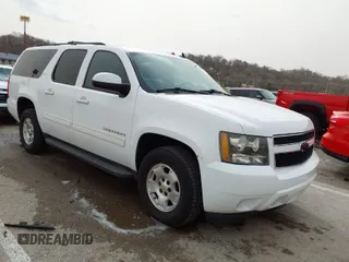 2011 Chevrolet Suburban LT with VIN 1GNSKJE31BR331011, listed as a IAAI auction lot 41824730 with 218,003 mi miles. Bid and sale history available at carsss.com. Image 1.