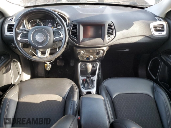 2019 Jeep Compass Latitude z VIN 3C4NJCBB2KT855811, wystawiony jako Copart lot #56063745 z przebiegiem 59 592 mil mil oraz Szkoda całkowita • Salvage title. Historia ofert i sprzedaży dostępna na DreamBid. Obrazek 8.