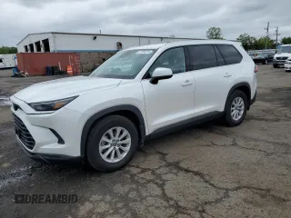 2024 Toyota Highlander XLE z VIN 5TDAAAB53RS064463, wystawiony jako Copart lot #57293225 z przebiegiem 11 574 mil mil oraz Szkoda całkowita • Salvage title. Historia ofert i sprzedaży dostępna na DreamBid. Obrazek 1.