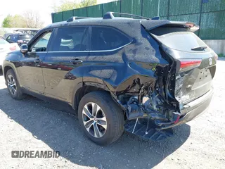 2023 Toyota Highlander L z VIN 5TDKDRBH2PS018091, wystawiony jako IAAI lot #42060302 z przebiegiem 26 267 mil mil oraz . Historia ofert i sprzedaży dostępna na DreamBid. Obrazek 3.