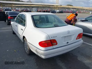 1997 Mercedes-Benz E-Class with VIN WDBJF55F8VJ031834, listed as a IAAI auction lot 41901306 with 1 mi miles. Bid and sale history available at carsss.com. Image 3.