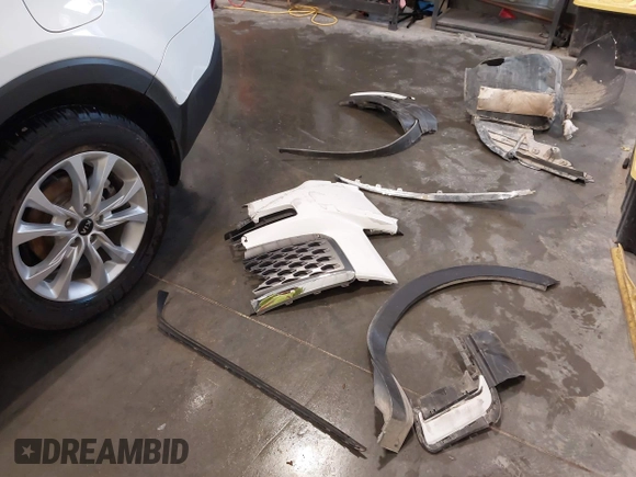 2020 Kia Telluride LX with VIN 5XYP2DHC1LG052749, listed as a IAAI auction lot 42234107 with 158,605 mi miles and . Bid and sale history available at DreamBid. Image 12.