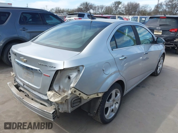 2012 Chevrolet Sonic LTZ z VIN 1G1JE5SB8C4210627, wystawiony jako IAAI lot #41662225 z przebiegiem 72 358 mil mil oraz . Historia ofert i sprzedaży dostępna na DreamBid. Obrazek 4.