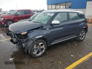 2024 Hyundai Venue SEL z VIN KMHRC8A36RU297850, wystawiony jako Copart lot #62451564 z przebiegiem 4 135 mil mil oraz Szkoda całkowita • Salvage title. Historia ofert i sprzedaży dostępna na DreamBid. Obrazek 1.