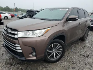 2019 Toyota Highlander SE with VIN 5TDKZRFH5KS336338, listed as a Copart auction lot 58490865 with 117,633 mi miles and Salvage title. Bid and sale history available at DreamBid. Image 1.