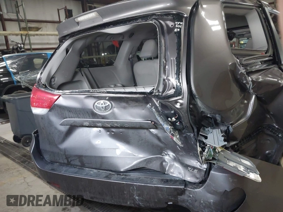 2013 Toyota Sienna XLE AAS with VIN 5TDYK3DC5DS355798, listed as a IAAI auction lot 41884055 with 135,032 mi miles. Bid and sale history available at carsss.com. Image 16.