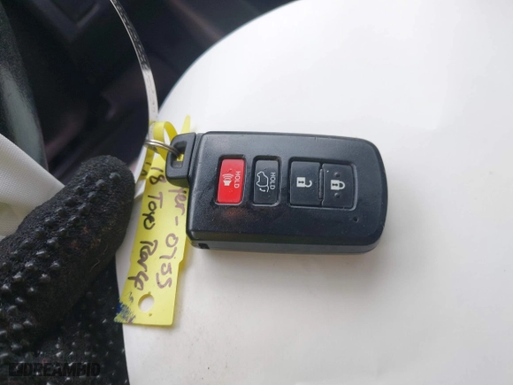 2018 Toyota RAV4 Limited with VIN 2T3DFREV5JW720755, listed as a IAAI auction lot 41898557 with 130,948 mi miles. Bid and sale history available at carsss.com. Image 11.