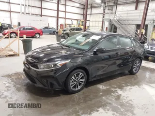 2024 Kia Forte LXS z VIN 3KPF24ADXRE831698, wystawiony jako IAAI lot #41337698 z przebiegiem 1 843 mil mil oraz . Historia ofert i sprzedaży dostępna na DreamBid. Obrazek 18.