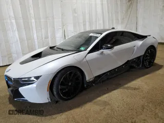 2015 BMW i8 z VIN WBY2Z2C59FV674384, wystawiony jako Copart lot #57532005 z przebiegiem 3 235 mil mil oraz Szkoda całkowita • Salvage title. Historia ofert i sprzedaży dostępna na DreamBid. Obrazek 1.