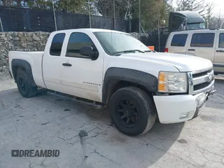 2007 Chevrolet Silverado 1500 1LT with VIN 2GCEK19J671724422, listed as a IAAI auction lot 41277843 with 111,802 mi miles and . Bid and sale history available at DreamBid. Image 1.