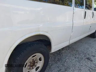 2012 Chevrolet Express Passenger 1LT z VIN 1GAZG1FA3C1128586, wystawiony jako IAAI lot #41469668 z przebiegiem 182 658 mil mil oraz . Historia ofert i sprzedaży dostępna na DreamBid. Obrazek 17.