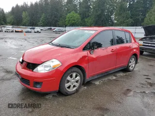 2008 Nissan Versa S z VIN 3N1BC13E48L442536, wystawiony jako Copart lot #57908475 z przebiegiem 154 707 mil mil oraz Szkoda całkowita • Salvage title. Historia ofert i sprzedaży dostępna na DreamBid. Obrazek 1.
