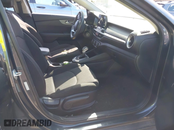 2021 Kia Forte LXS z VIN 3KPF24AD2ME334010, wystawiony jako IAAI lot #42067027 z przebiegiem 76 325 mil mil oraz . Historia ofert i sprzedaży dostępna na DreamBid. Obrazek 5.