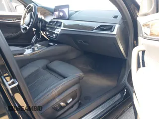 2021 BMW 5 Series 530i z VIN WBA53BH05MCF75051, wystawiony jako IAAI lot #41336049 z przebiegiem 71 933 mil mil oraz . Historia ofert i sprzedaży dostępna na DreamBid. Obrazek 5.