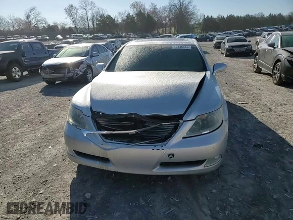 2007 Lexus LS 460 L z VIN JTHGL46FX75001158, wystawiony jako Copart lot #49345445 z przebiegiem 271 513 mil mil oraz Czysty tytuł • Clean title. Historia ofert i sprzedaży dostępna na DreamBid. Obrazek 10.