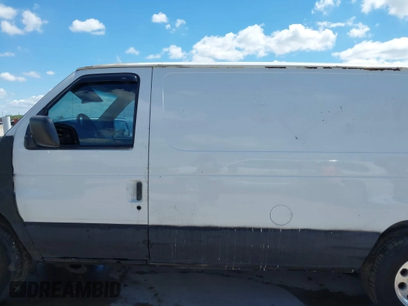 1998 Ford Econoline Cargo z VIN 1FTPE24L0WHA26141, wystawiony jako IAAI lot #42222412 z przebiegiem 345 331 mil mil oraz . Historia ofert i sprzedaży dostępna na DreamBid. Obrazek 14.