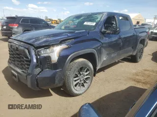 2024 Toyota Tundra Limited Hybrid z VIN 5TFWC5DB0RX043722, wystawiony jako Copart lot #49514565 z przebiegiem 28 322 mil mil oraz Szkoda całkowita • Salvage title. Historia ofert i sprzedaży dostępna na DreamBid. Obrazek 1.