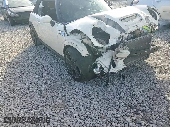 2011 MINI Convertible S z VIN WMWZP3C51BTX84327, wystawiony jako Copart lot #46111435 z przebiegiem Nie podano mil oraz Szkoda całkowita • Salvage title. Historia ofert i sprzedaży dostępna na DreamBid. Obrazek 11.