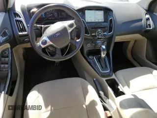 2016 Ford Focus Electric z VIN 1FADP3R42GL277445, wystawiony jako Copart lot #46379555 z przebiegiem 7007 mil mil oraz Tytuł czysty. Historia ofert i sprzedaży dostępna na DreamBid. Obrazek 8.