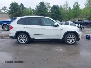 2013 BMW X5 xDrive35i z VIN 5UXZV4C51D0B03720, wystawiony jako IAAI lot #42284686 z przebiegiem 181 322 mil mil oraz . Historia ofert i sprzedaży dostępna na DreamBid. Obrazek 13.