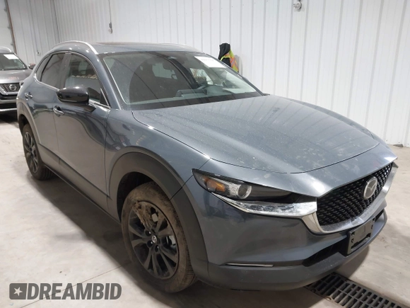 2025 Mazda CX-30 S Carbon Edition z VIN 3MVDMBCM7SM783008, wystawiony jako IAAI lot #42033197 z przebiegiem 5 047 mil mil oraz . Historia ofert i sprzedaży dostępna na DreamBid. Obrazek 1.