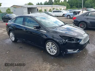 2016 Ford Focus Titanium z VIN 1FADP3J27GL215436, wystawiony jako IAAI lot #42709166 z przebiegiem 75 956 mil mil oraz . Historia ofert i sprzedaży dostępna na DreamBid. Obrazek 1.