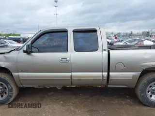 2000 Chevrolet Silverado 1500 LS with VIN 2GCEK19T3Y1266020, listed as a IAAI auction lot 42060263 with 270,921 mi miles. Bid and sale history available at carsss.com. Image 14.