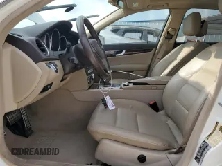 2012 Mercedes-Benz C 250 Sport z VIN WDDGF4HB0CA609006, wystawiony jako Copart lot #53737835 z przebiegiem 169 890 mil mil oraz Szkoda całkowita • Salvage title. Historia ofert i sprzedaży dostępna na DreamBid. Obrazek 7.