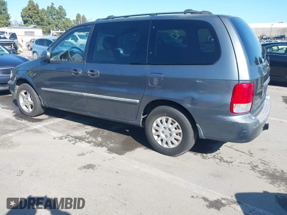 2002 Kia Sedona LX with VIN KNDUP131826297204, listed as a IAAI auction lot 41510393 with 136,337 mi miles. Bid and sale history available at carsss.com. Image 3.