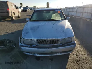 1998 Volvo S70 T5 z VIN YV1LS5371W1483508, wystawiony jako Copart lot #77251324 z przebiegiem 89 298 mil mil oraz Szkody całkowita. Historia ofert i sprzedaży dostępna na DreamBid. Obrazek 5.