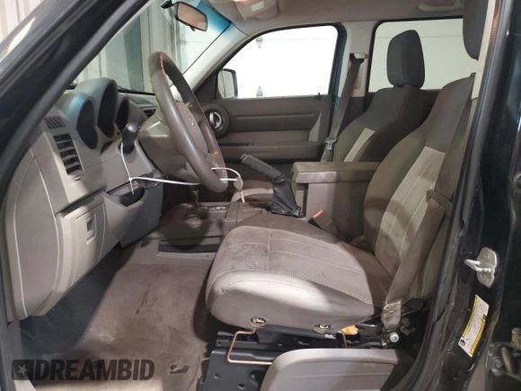 2008 Dodge Nitro SXT z VIN 1D8GT28K28W246131, wystawiony jako Copart lot #60037665 z przebiegiem 119 831 mil mil oraz Szkoda całkowita • Salvage title. Historia ofert i sprzedaży dostępna na DreamBid. Obrazek 7.