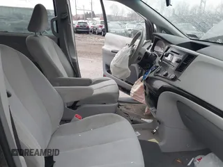 2011 Toyota Sienna with VIN 5TDZK3DC7BS017563, listed as a IAAI auction lot 41442444 with 259,547 mi miles. Bid and sale history available at carsss.com. Image 5.