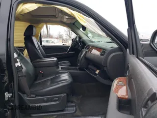 2007 GMC Yukon XL SLT z VIN 1GKFK16387J228056, wystawiony jako IAAI lot #41816338 z przebiegiem 216 645 mil mil oraz . Historia ofert i sprzedaży dostępna na DreamBid. Obrazek 5.