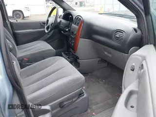 2005 Chrysler Town & Country LX with VIN 2C4GP44R85R192517, listed as a IAAI auction lot 41833718 with 223,663 mi miles. Bid and sale history available at carsss.com. Image 5.
