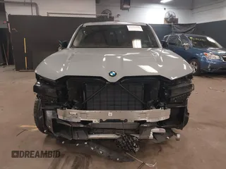 2025 BMW XM Label Red z VIN 5YM33CS04S9X59906, wystawiony jako IAAI lot #42181858 z przebiegiem 2 520 mil mil oraz . Historia ofert i sprzedaży dostępna na DreamBid. Obrazek 13.
