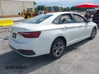 2024 Volkswagen Jetta SE with VIN 3VWEM7BU8RM007188, listed as a IAAI auction lot 42657015 with 40,589 mi miles and . Bid and sale history available at DreamBid. Image 4.