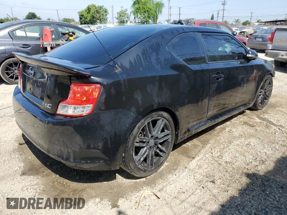 2012 Scion tC z VIN JTKJF5C79C3044194, wystawiony jako Copart lot #59359825 z przebiegiem 158 495 mil mil oraz Szkoda całkowita • Salvage title. Historia ofert i sprzedaży dostępna na DreamBid. Obrazek 3.