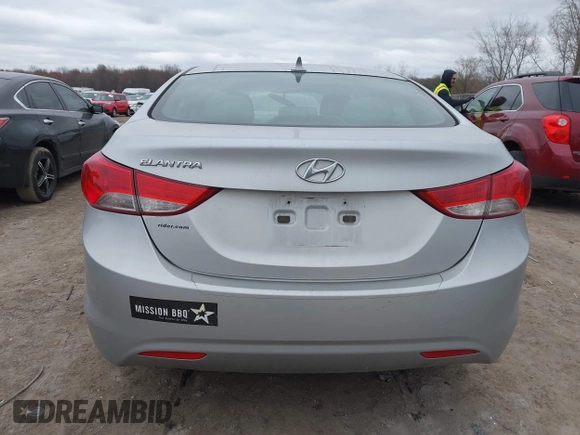 2013 Hyundai Elantra GLS z VIN 5NPDH4AE8DH274678, wystawiony jako IAAI lot #42038774 z przebiegiem 171 504 mil mil oraz . Historia ofert i sprzedaży dostępna na DreamBid. Obrazek 16.