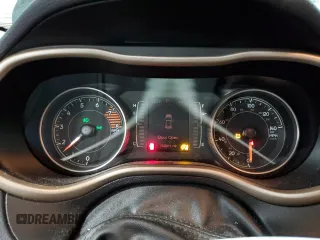 2018 Jeep Cherokee Latitude z VIN 1C4PJMCXXJD532040, wystawiony jako Copart lot #46475515 z przebiegiem 103 811 mil mil oraz Szkoda całkowita • Salvage title. Historia ofert i sprzedaży dostępna na DreamBid. Obrazek 9.