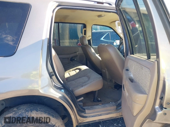 2004 Ford Explorer XLS z VIN 1FMZU72K14UB30298, wystawiony jako IAAI lot #41652053 z przebiegiem 220 713 mil mil oraz . Historia ofert i sprzedaży dostępna na DreamBid. Obrazek 8.