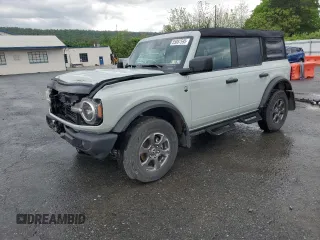 2023 Ford Bronco z VIN 1FMEE5BP6PLB00218, wystawiony jako Copart lot #55887595 z przebiegiem 22 859 mil mil oraz Szkody całkowita. Historia ofert i sprzedaży dostępna na DreamBid. Obrazek 1.