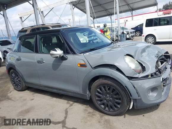 2016 MINI Hardtop 4 Door z VIN WMWXU1C52G2A93506, wystawiony jako IAAI lot #41920473 z przebiegiem 101 635 mil mil oraz . Historia ofert i sprzedaży dostępna na DreamBid. Obrazek 13.