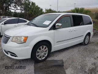 2014 Chrysler Town & Country Touring-L with VIN 2C4RC1CG7ER460427, listed as a IAAI auction lot 40876176 with 177,707 mi miles. Bid and sale history available at carsss.com. Image 17.
