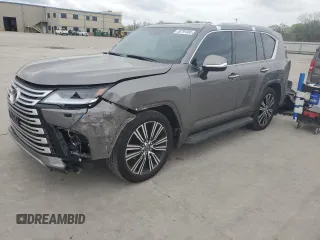 2024 Lexus LX 600 Luxury z VIN JTJGB7CX2R4052260, wystawiony jako Copart lot #50761565 z przebiegiem 15 400 mil mil oraz Szkoda całkowita • Salvage title. Historia ofert i sprzedaży dostępna na DreamBid. Obrazek 1.