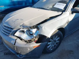2008 Chrysler Sebring LX z VIN 1C3LC46K48N178968, wystawiony jako IAAI lot #40523719 z przebiegiem 243 715 mil mil oraz . Historia ofert i sprzedaży dostępna na DreamBid. Obrazek 6.