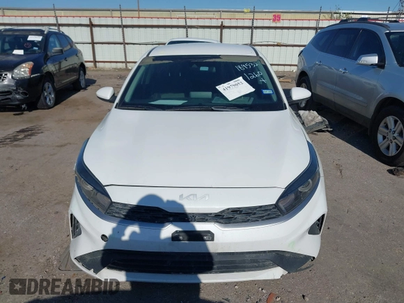 2022 Kia Forte LXS z VIN 3KPF24AD9NE490305, wystawiony jako IAAI lot #41979052 z przebiegiem 80 334 mil mil oraz . Historia ofert i sprzedaży dostępna na DreamBid. Obrazek 12.