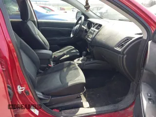 2015 Mitsubishi Outlander ES z VIN 4A4AR3AU0FE007080, wystawiony jako IAAI lot #42053568 z przebiegiem 127 756 mil mil oraz . Historia ofert i sprzedaży dostępna na DreamBid. Obrazek 5.