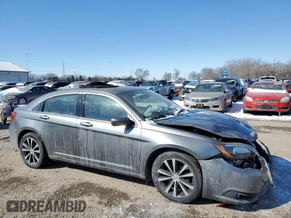 2013 Chrysler 200 Limited with VIN 1C3CCBCG3DN679445, listed as a Copart auction lot 46156645 with 127,788 mi miles and Salvage Title. Bid and sale history available at DreamBid. Image 4.