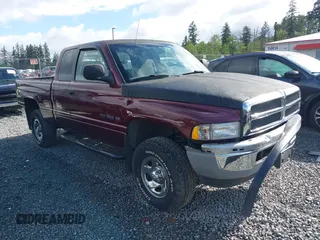 2000 Dodge 1500 z VIN 3B7HF13Z9YG138645, wystawiony jako IAAI lot #42298492 z przebiegiem 138 898 mil mil oraz . Historia ofert i sprzedaży dostępna na DreamBid. Obrazek 1.