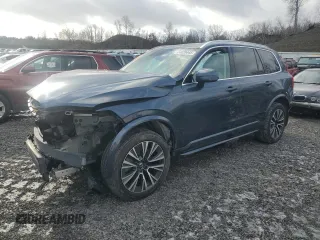 2021 Volvo XC90 Momentum with VIN YV4102PK4M1714699, listed as a Copart auction lot 44028445 with 0 mi miles and Salvage Title. Bid and sale history available at carsss.com. Image 1.